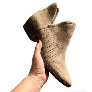 Lucky Brand Tan Ankle Booties